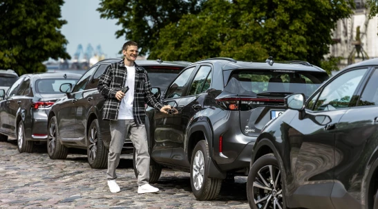 Customer picking up a new Toyota hybrid rental car in Riga – Prime Car Rent